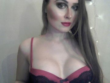 Live webcamsex met KaraSexdoll kan nu, kijk je mee?