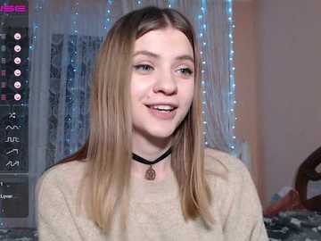 Geile tienermeid is online met haar webcam
